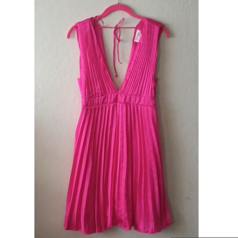 Jessica Simpson Elegant Pink Pleated Dress plunging neckline